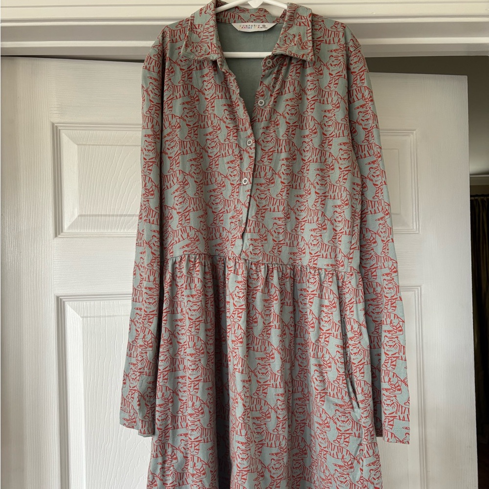 Grey/orange tiger dress. Knee length with collar and button detail.